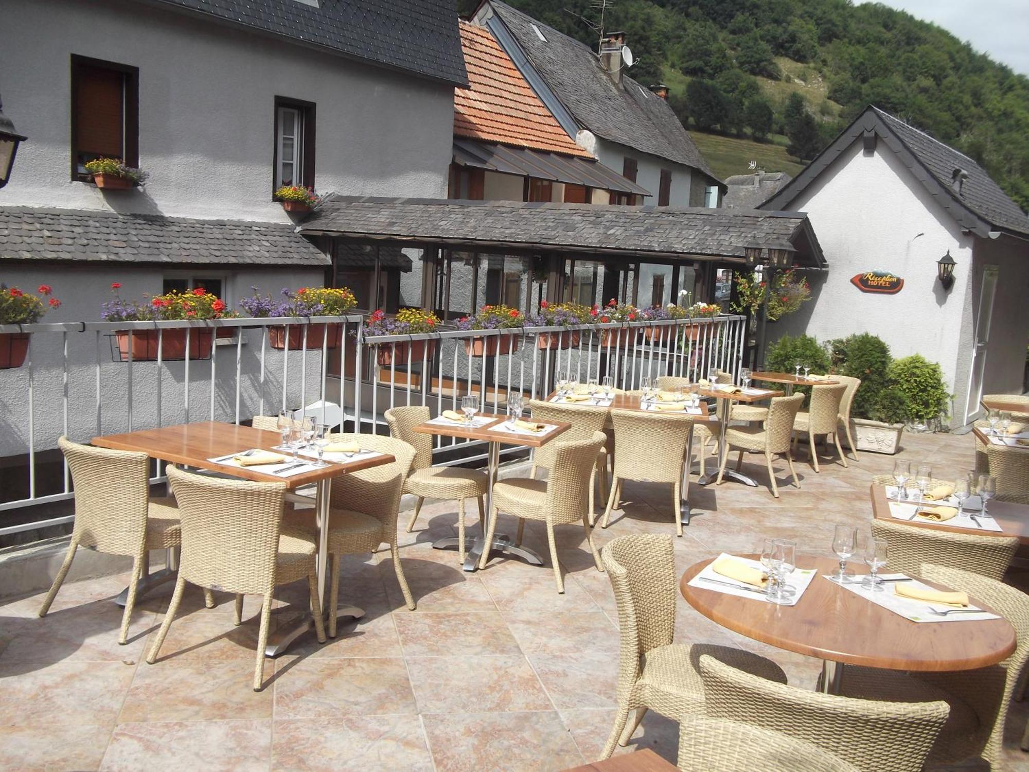 Hotel Logis Auberge De L'Isard Saint-Lary  Kültér fotó